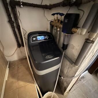 Změkčovač vody EcoWater eVOLUTION 500 kuchyni hotelu u Crlíků v Tetčicích